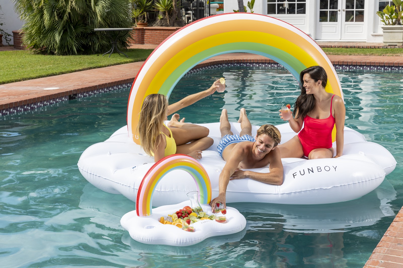 10 must have swimming pool accessories