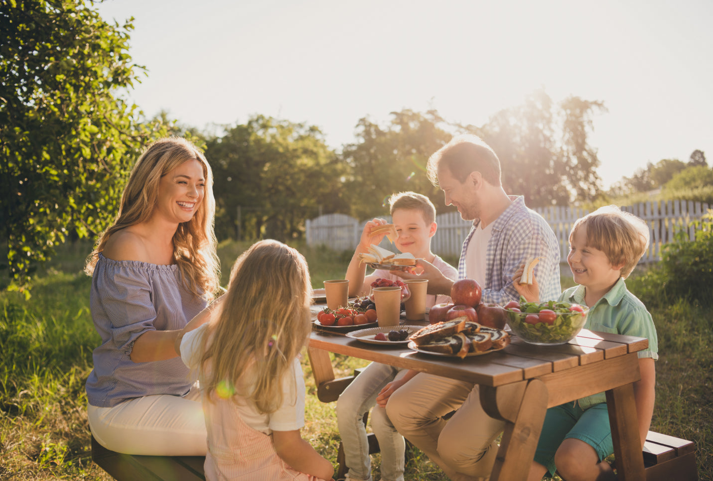 10 Backyard Picnic Ideas for the Whole Family