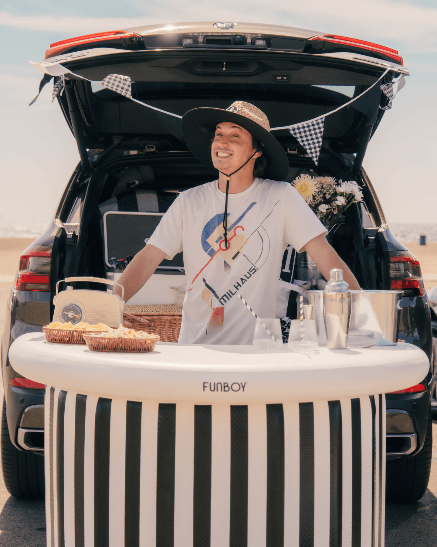 Inflatable Bar, Portable Bar, Tailgate Bar