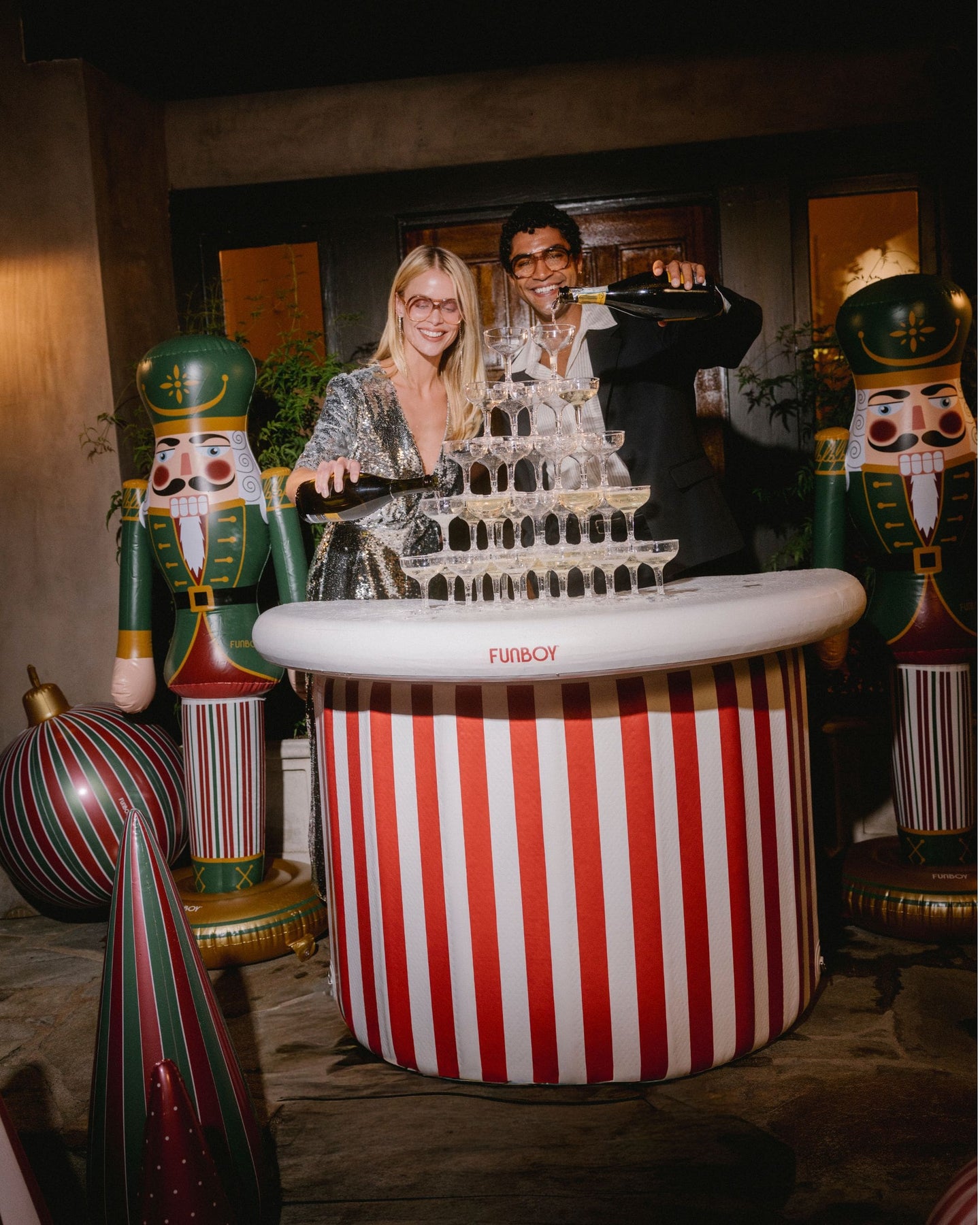 Pop Up Party Bar
Inflatable Bar
Christmas Bar