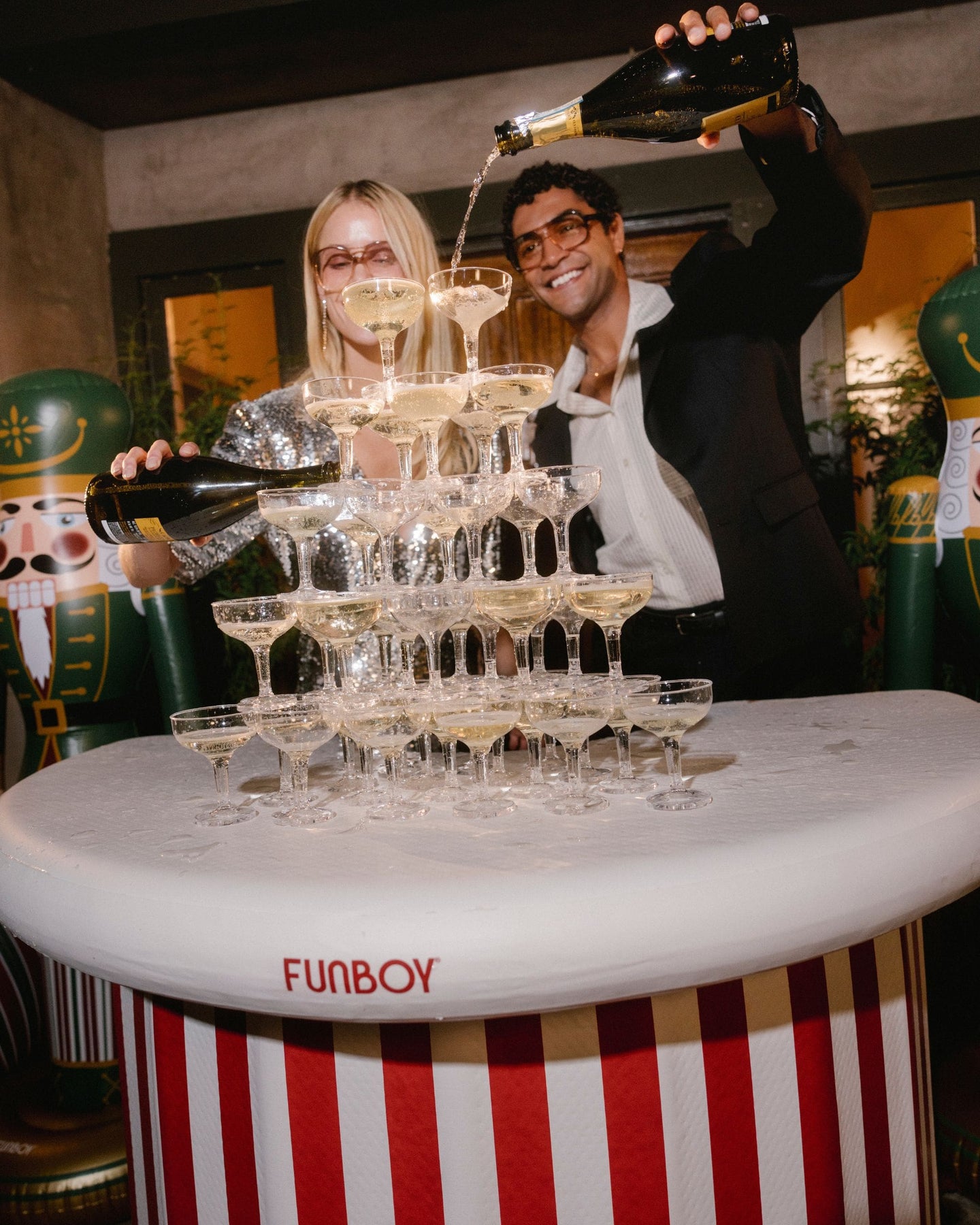 Pop Up Party Bar
Inflatable Bar
Christmas Bar