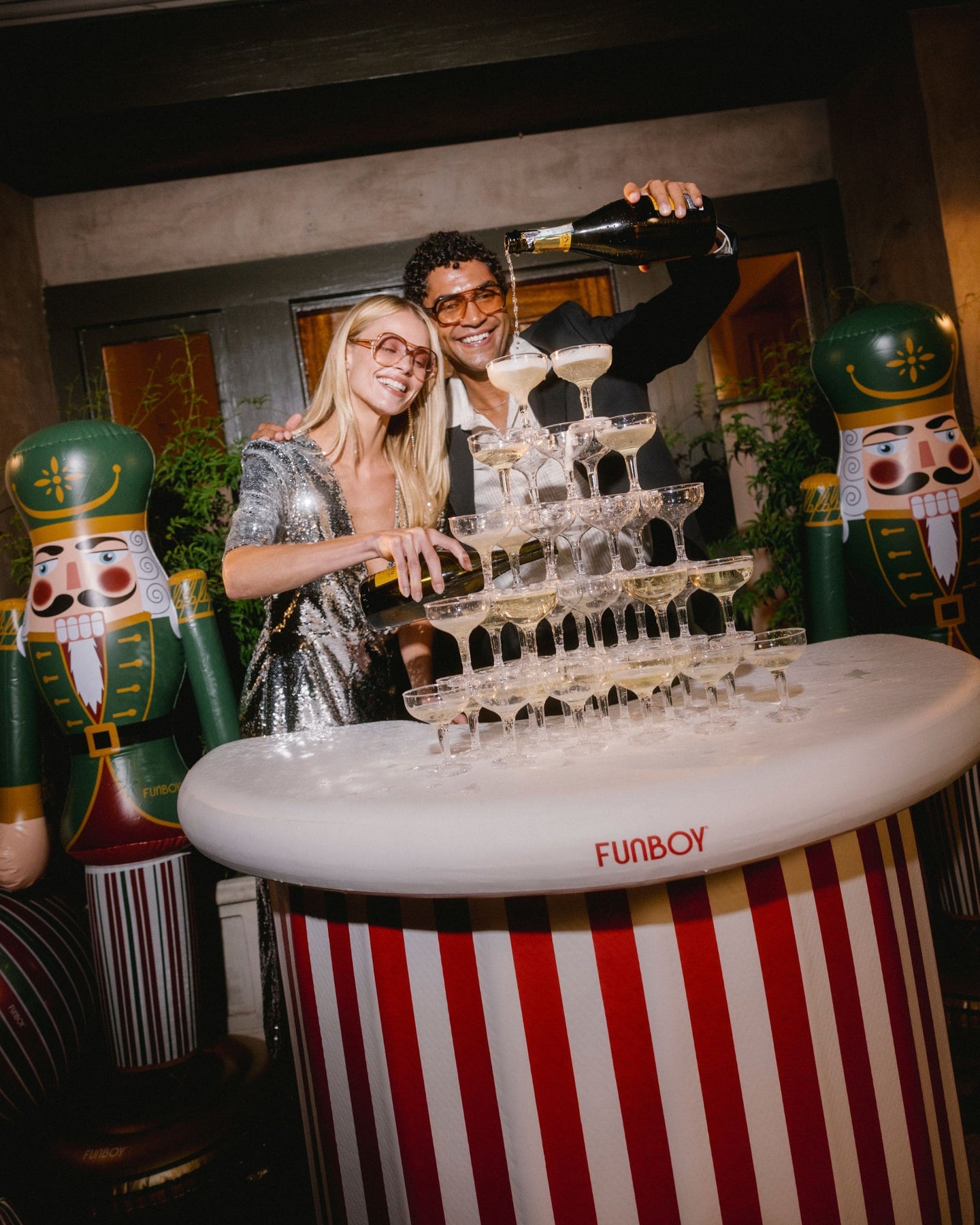 Pop Up Party Bar
Inflatable Bar
Christmas Bar