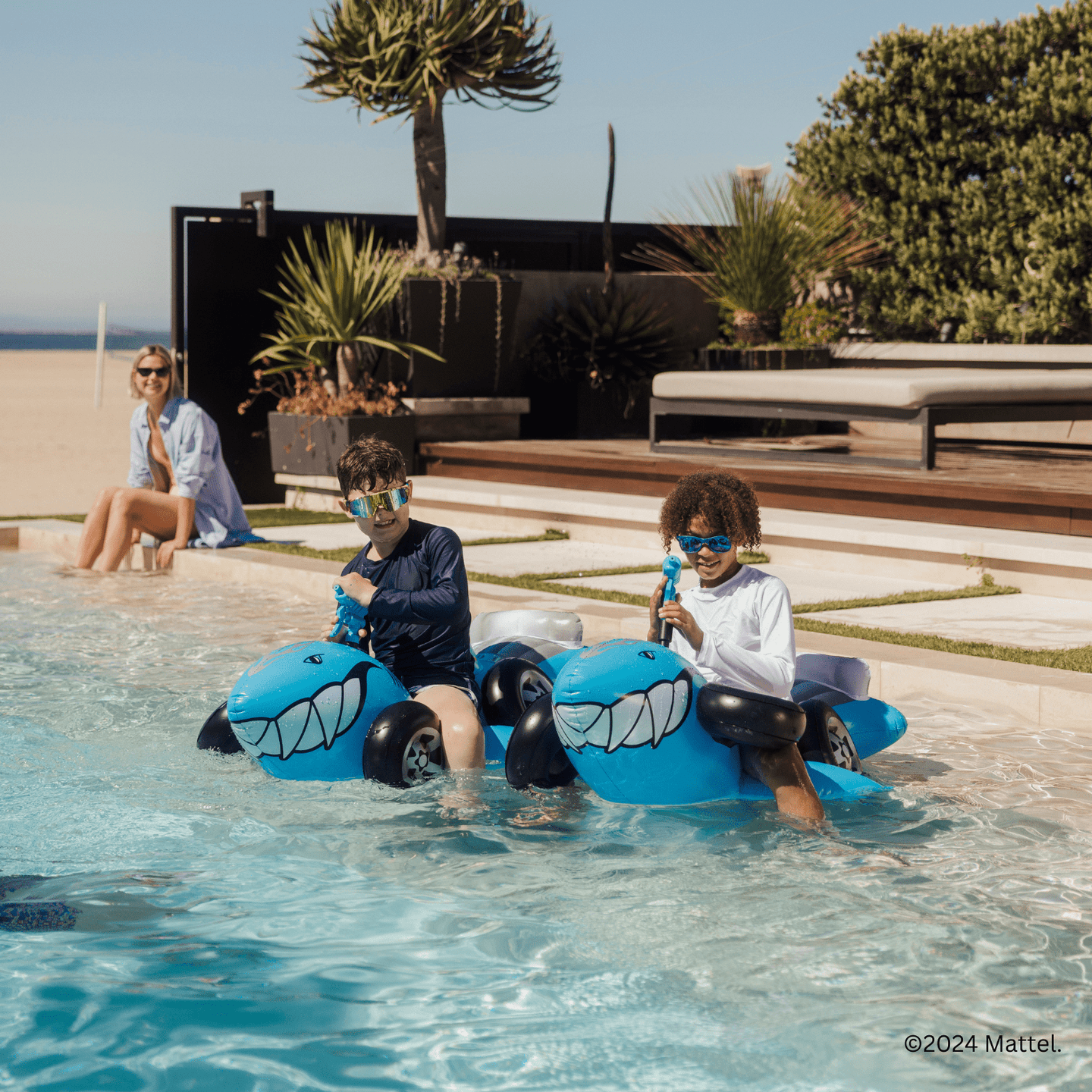 Hot Wheels Kids Sharkruiser ™ Float w/ Water Squirter Pool Float