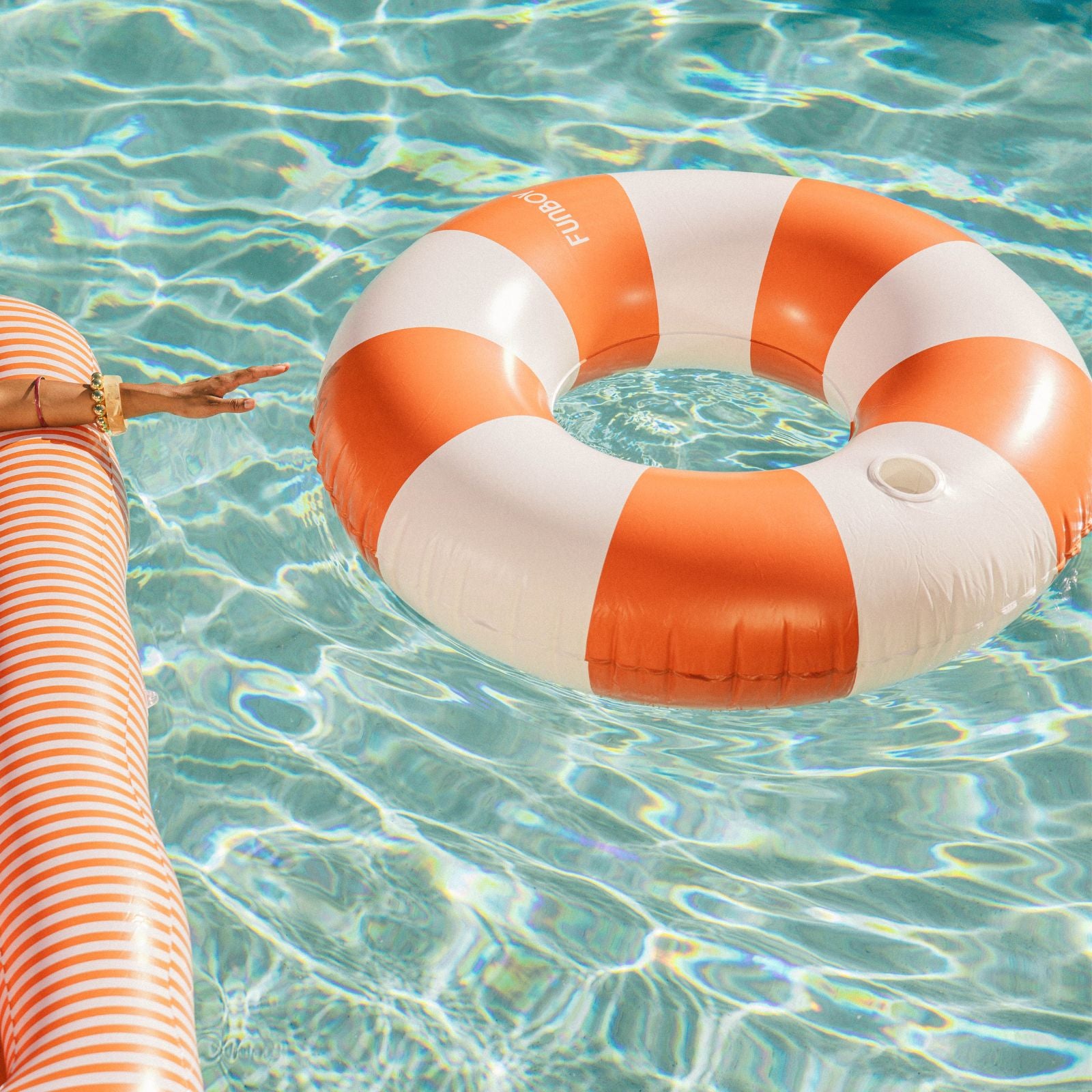 POOLDE　プールデ　バルーン　FLOATING CAM Large Pool Tube Float: Burnt Orange & White Stripes, 48