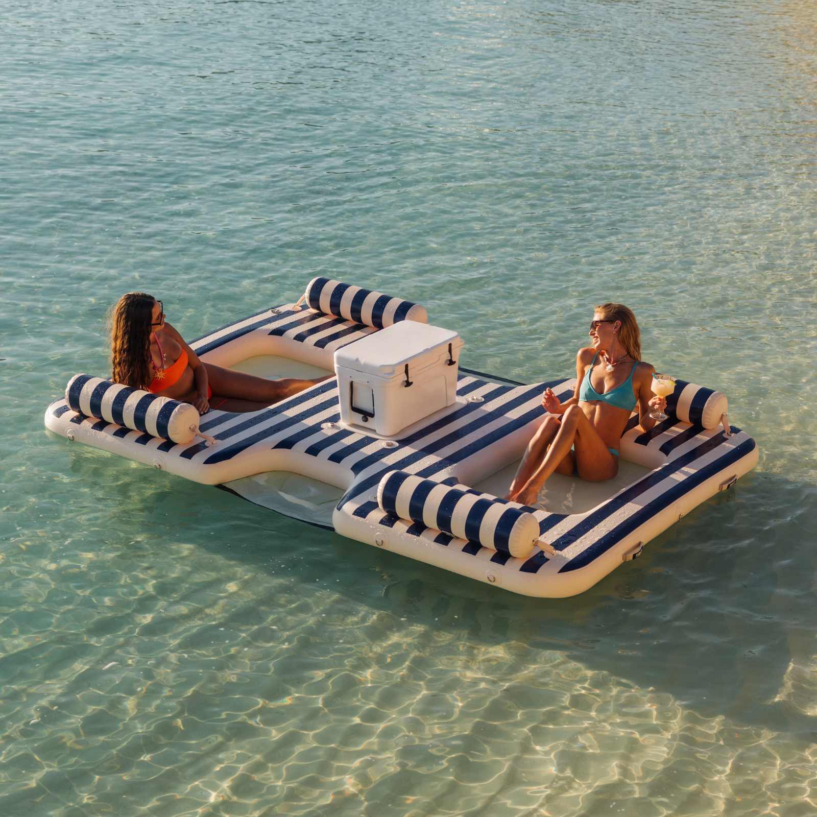 Dayclub Island Float